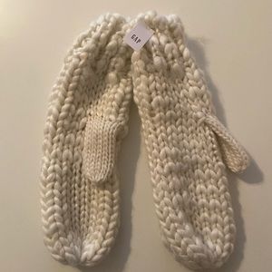 Gap cream mittens OS